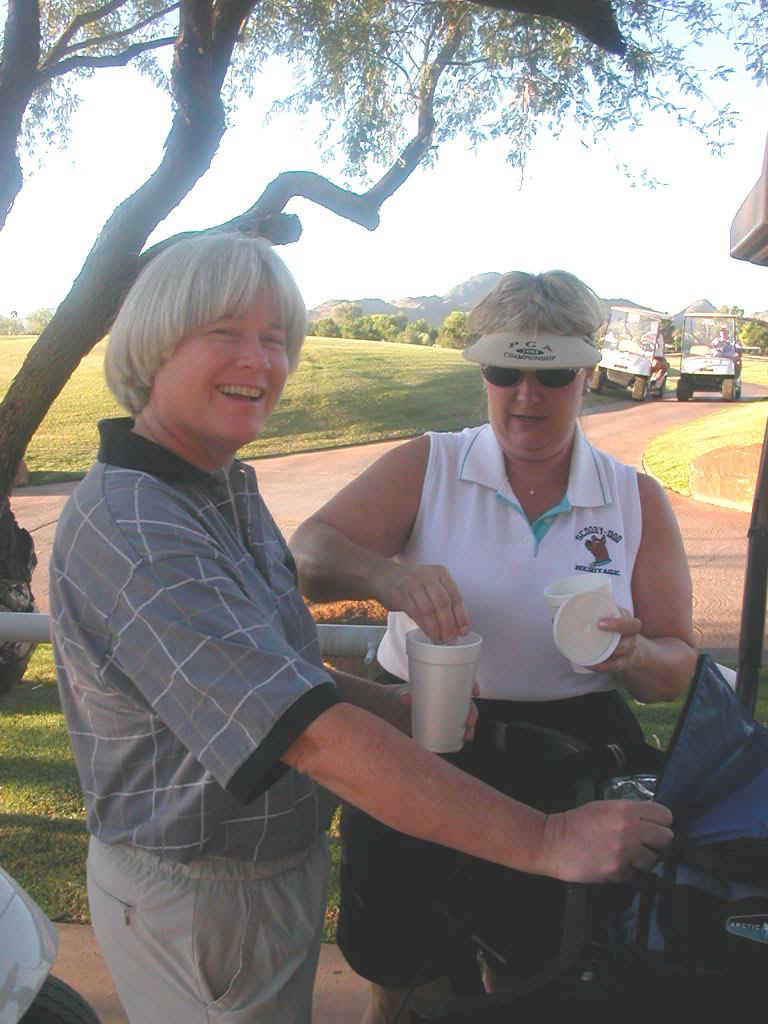 03920001b PHX DLGolf JeRie Mary.jpg (165482 bytes)