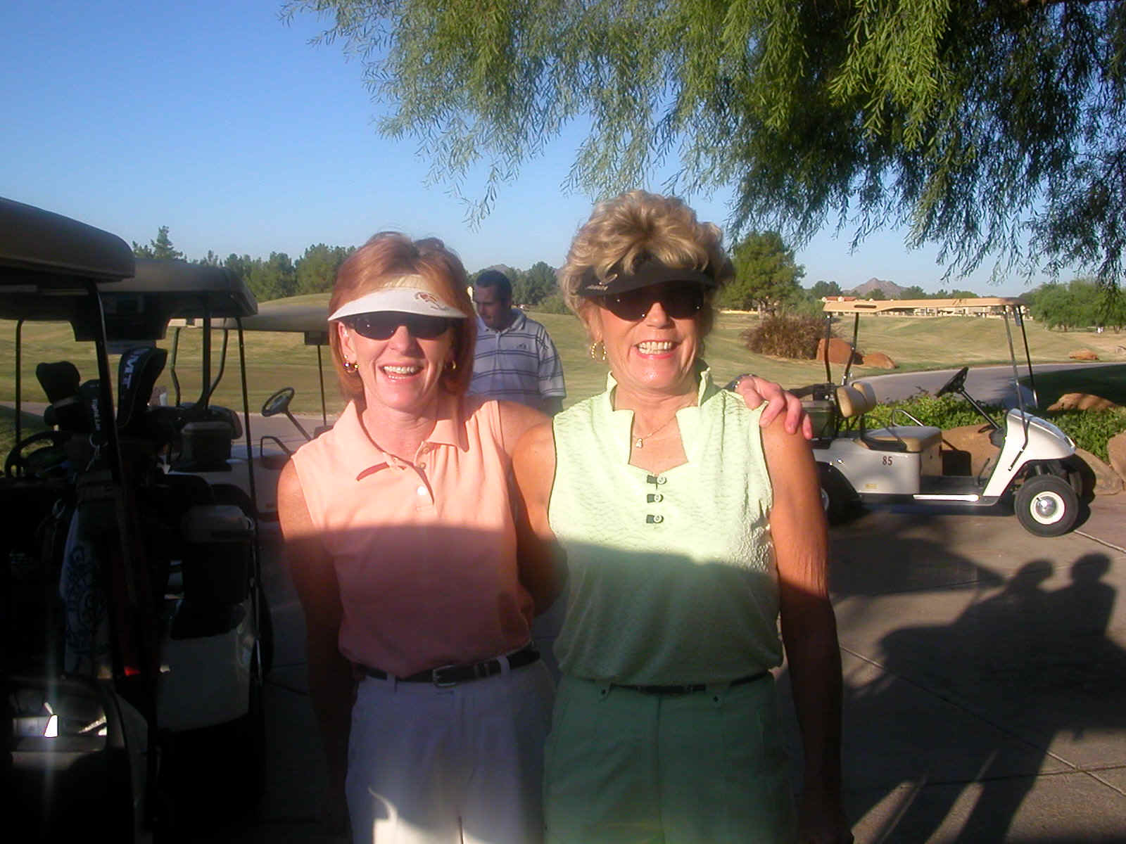 03920007 PHX DLGolf Jan Jenny.jpg (406157 bytes)