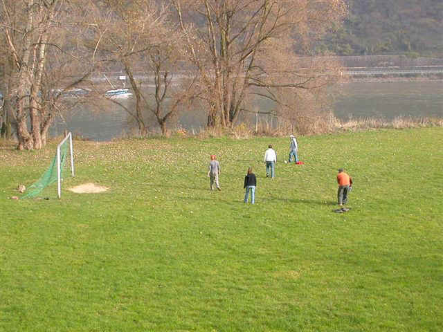 04b25020 FRA Soccer (2).JPG (81643 bytes)