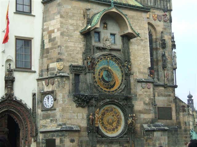 080221 (03n1) PRG Clock.JPG (77342 bytes)